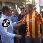 Sandro-Rosell-saluda-a-un-afic_54349952826_54115221152_960_640