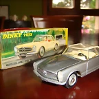 Dinky Toys Mercedes Benz 230 SL