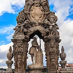 640px-Puente_de_Toledo_-_Hornacina_-_131019_153325