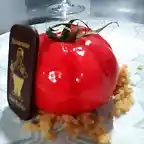 Pastel simulando un tomate
