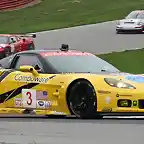 gt2-vette-race-lead