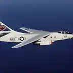 Douglas A-3 Skywarrior del USS Constellation en vuelo sobre el mar de la China en 1974