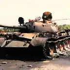 Destroyed_tank_on_the_road_to_Drnis_1_m