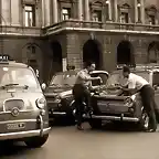 Mailand - Taxifahrer spielen w?hrend einer Pause Karten , 1962