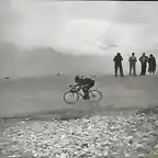 475. 1949 - Tour. 16? etapa, 10,1 Ferdi Kubler en el descenso de Vars