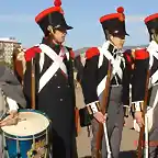 Los soldados se preparan para fusilar al grupo.