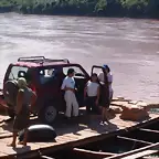 CRUZANDO EL RIO HUALLAGA - SELVA DEL PERU ( ANTES DE PINTARLO)