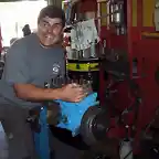 EL TIO AMADOR COGIENDO EL MOTOR