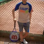 sebas en su clase de tennis