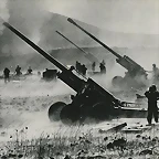 bateras israelies de 155 mm. disparando contra posiciones sirias en octubre de 1973.