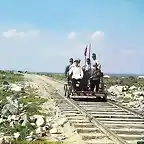 Sergei Mikhailovich Prokudin-Gorskii viajando por Rusia entre 1909 y 1915. No s quien es pero me ha parecido curiosa la foto