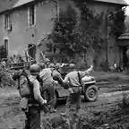 General Eddy de la 9a Division de Infanteria del ejército americano en el jeep en Hameau de La Courmiette en Normandia. 26  Julio 1944