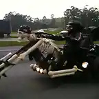 la moto en sus hesos