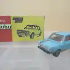 12 Fiat 128 celeste con rayas (serie 10)