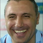 el-nuevo-entrenador-del-celta-de-vigo-el-bulgaro-hristo-stoichkov-este-11-de-abril-en-su-presentacion-en-vigo