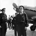 letchik-aviapolka-normandija-neman-kapitan-marsel-alber-na-aerodrome-le-burzhe-20-ijunja-1945-g-d31bebb