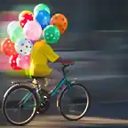 Balloon-seller-cyclist-profimedia-0628146198-CVR-1024x450