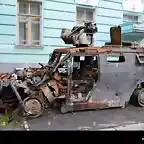 kiev-ucrania-18th-de-mayo-de-2022-un-vehiculo-blindado-especial-ruso-tigr-m-destruido-en-el-museo-militar-de-kiev-que-fue-destruido-en-el-aeropuerto-antonov-de-gostomel-rusia-invadio-ucrania-el-24
