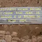 524-peru-cusco-cartel-prohibido-hechar-basura-o-cagar-bajo-pena-de-arresto-o-un-baldaso-de-agua-fria