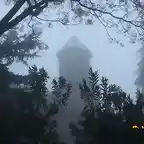 13, la iglesia entre niebla, marca