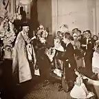 Monse?or Rafael Lobera y Castro bendice el matrimonio de Mar?a Celeste Meneses Goiticoa y  pedro Valenilla Echeverr?a, iglesia Santa Capilla el 2 febrero 1927