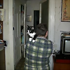 Con Oska de espaldas