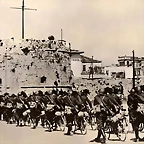 Tropas italianas entran en la ciudad albanesa de Drres. Abril de 1939. La conquista de Albania fue llevada a cabo en abril de 1939. Albania fue aadida al Imperio Italiano y su rey forzado al exilio.