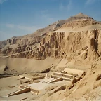 800px-Tempel_der_Hatschepsut_(Deir_el-Bahari)