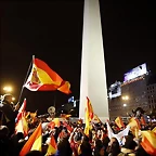 Obelisco con bandera espaola