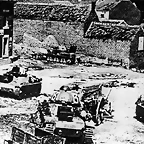 Carros Hotchkiss franceses destruidos en Jondrain, ante el empuje de la ofensiva alemana el 13 de mayo de 1940.