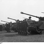 Frankreich,_SS-Division__Hitlerjugend_,_Panzer_IV[1]