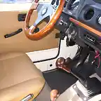 Interior con volante madera