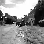 594px-Canadian_soldiers_at_Falaise_town_entrance