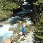 Arroyo de montaña camino laguna verde