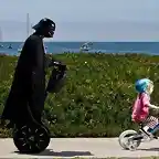 darth-vader-y-nina-en-bici