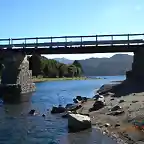 puente de La Angostura, fondo L. Moquehue