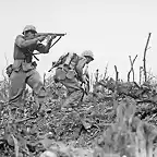 Marines del primero de Marines, segundo batalln en Okinawa. Ao 1945