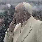 16, el Papa y la lluvia
