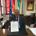 El alcalde Francisco Torrecillas mostrando las propuestas