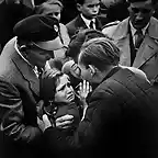1956 Un alemn hecho prisionero por los soviticos en la II Guerra Mundial se reune con su hija en la Repblica Federal Alemana.