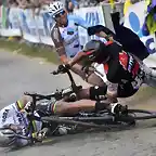 sagan y van avermaet cayendo en Flandes