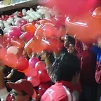 Alentando con globos