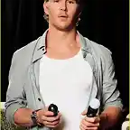 ryan-kwanten-playstation-move-04