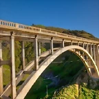 7485951-rocky-creek-bridge-es-un-puente-de-arco-de-abierto-enjuta-de-hormigon-armado-en-california-construid