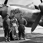 P-38J_42-68015_coded_MC-J_Lt_Harold_Binkley_of_the_79th_FS_20th_FG_with_his_ground_crew