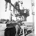 200px-Bundesarchiv_Bild_101I-022-2922-38,_Russland,_Reparatur_Panzer_VI_-Tiger_I-