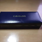 sailor y caja plumas 001