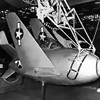 Detalle de como se engancha un caza parsito McDonnell XF-85 a  un bombardero Convair B-36
