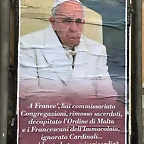 EL CARTEL DEL PAPA PROTESTANDO