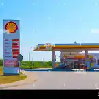 kiev-ucrania-28-de-junio-de-2020-gasolinera-shell-en-un-dia-soleado-en-kiev-ucrania-el-28-de-junio-de-2020-shell-es-una-multinacional-anglo-holandesa-de-petroleo-y-gas-com-2h1g85e